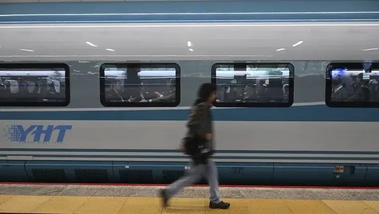 Tren yolcularına müjde: Boş yer takip butonu hizmete girdi