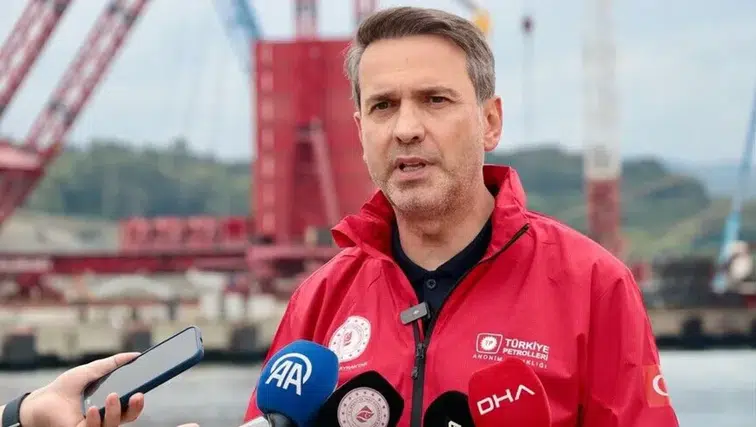 Bakan Bayraktar, yüzer üretim platformunun gaz üretimini artıracağını duyurdu