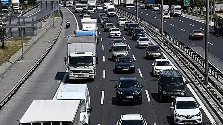 Trafikte Yeni Düzenlemeler: Otoyollarda Şerit Daraltmaları Uygulanıyor!