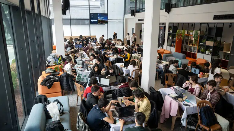 Gençler 36 Saatte Uzay Projesi Geliştiriyor: Büyük Yarış Başladı!