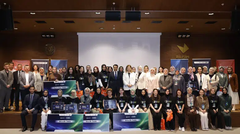 Bilişim Vadisi'nde görkemli kapanış: Yapay zekanın kadın liderleri ödüllendirildi