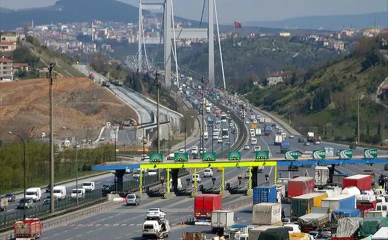 Türkiye Bayramda Yollara Aktı: Otoyol ve Köprülerde 12 Milyon Geçiş!