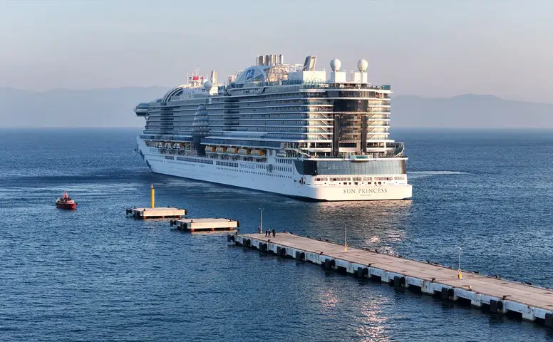 Dev Kruvaziyer 'Sun Princess' 4 Bin Turistle Kuşadası’na Demirledi!