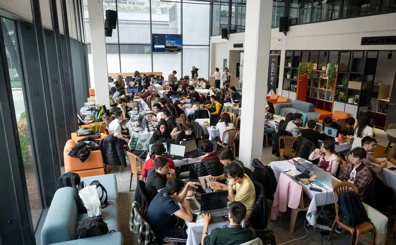 Gençler 36 Saatte Uzay Projesi Geliştiriyor: Büyük Yarış Başladı!