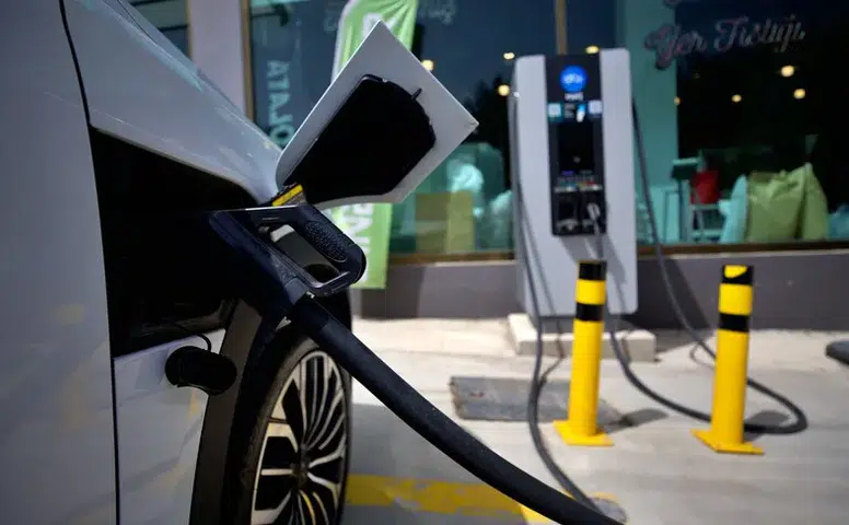 Türkiye otomobil pazarında yeni dönem: Satışların yarısından fazlası elektrikli ve hibrit oldu!