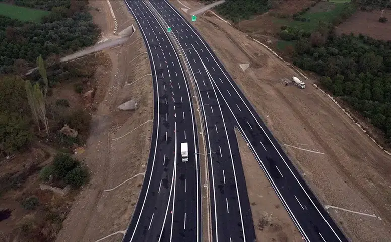 Karayolları Genel Müdürlüğü yol durumu bülteni: Birçok ilde ulaşım kontrollü sağlanıyor!