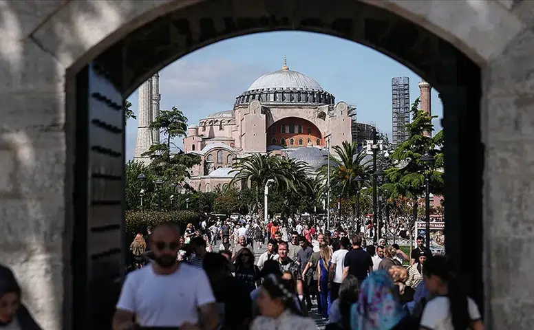 Yerli turist 2025 yılında 555 milyar liralık seyahat harcaması yaptı!
