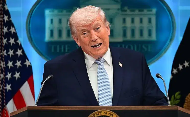 Hürmüz Boğazı'nda yeni dönem: Trump tarih vererek duyurdu!