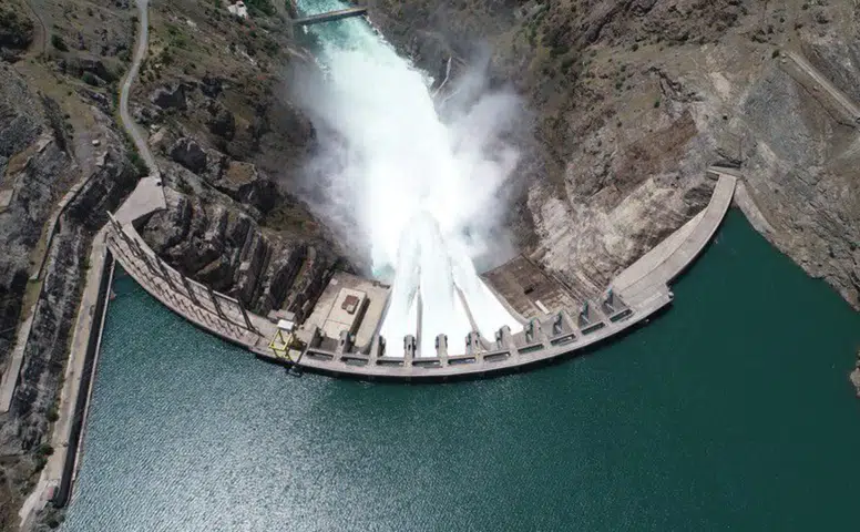 Elektrik üretiminde tarihi nisan başarısı