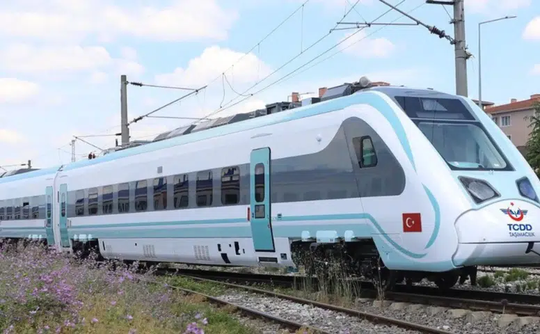 Demir ağlarda yeni dönem: Milli elektrikli tren hız testinde zirveye çıktı