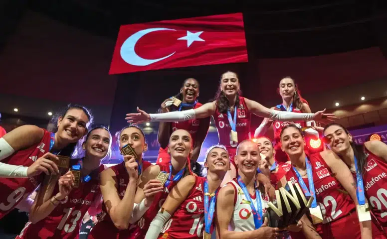 A Milli Kadın Voleybol Takımı'na ekonomi yönetiminden tebrik mesajı