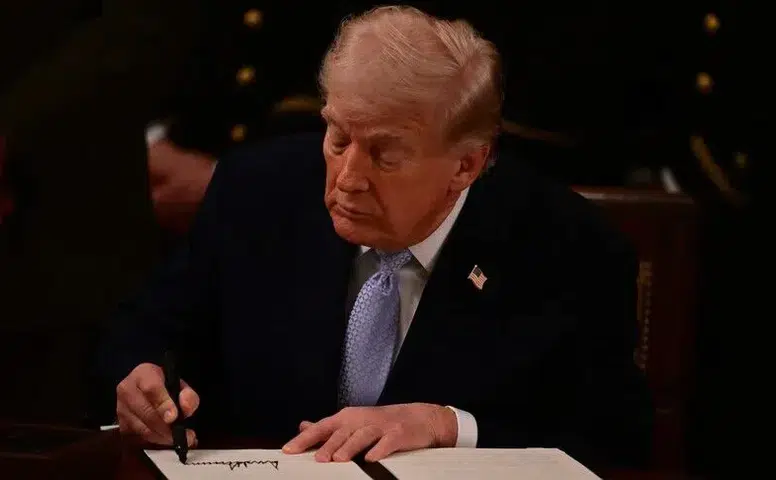 Trump, ABD’de çocukluk aşılarıyla ilgili kararnameyi imzaladı