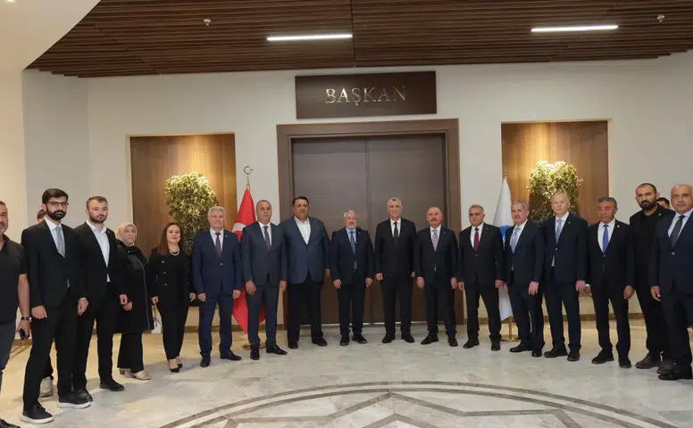 Ticaret Bakanı Ömer Bolat Çorum Belediyesi'ni ziyaret etti