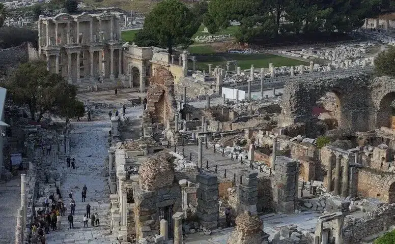 Türkiye'nin tarihi mirası ekonomiye 7,3 milyar liralık dev katkı sağladı