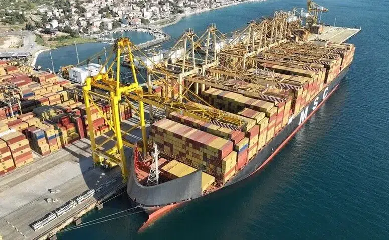 Asyaport'ta tek gemide rekor elleçleme imzası!