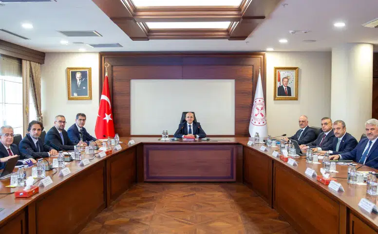 Ekonomi masasında kritik mesai: Sermaye piyasalarında geçici risk modelleniyor