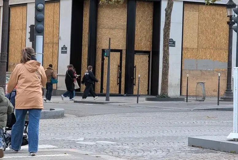 Fransa'da protestolar ticareti kilitledi: Şehir merkezlerinde satışlar yüzde 80 çöktü