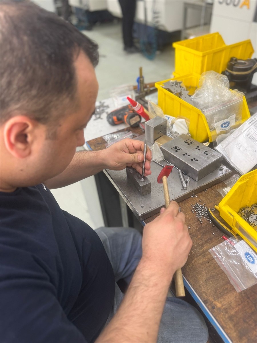 Kurduğu triko imalat şirketinde kullanılan makine yedek parçalarının yerli üretiminin yapılmaması...