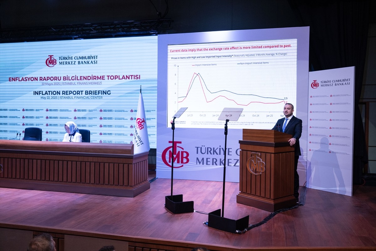 Türkiye Cumhuriyet Merkez Bankası (TCMB) Başkanı Fatih Karahan, yılın 2. Enflasyon Raporu'nun...
