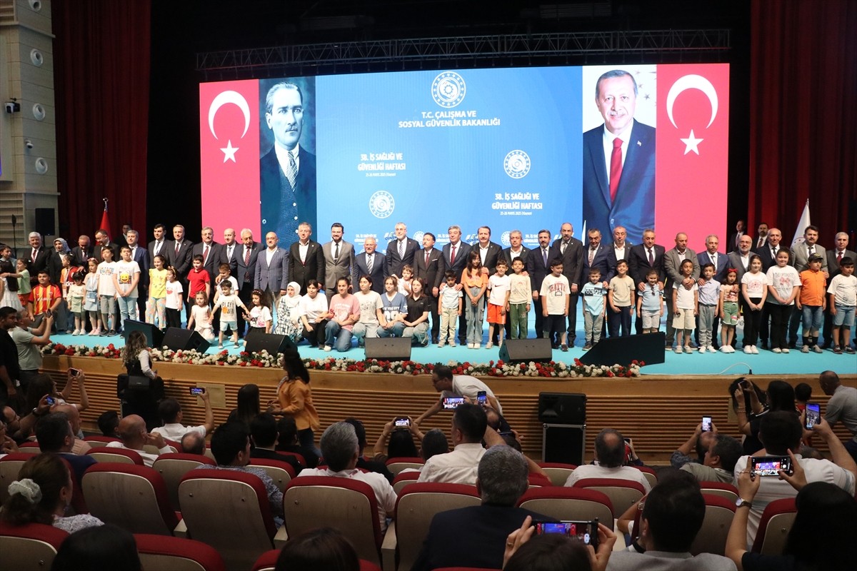 Çalışma ve Sosyal Güvenlik Bakanı Vedat Işıkhan, çeşitli programlara katılmak için geldiği...