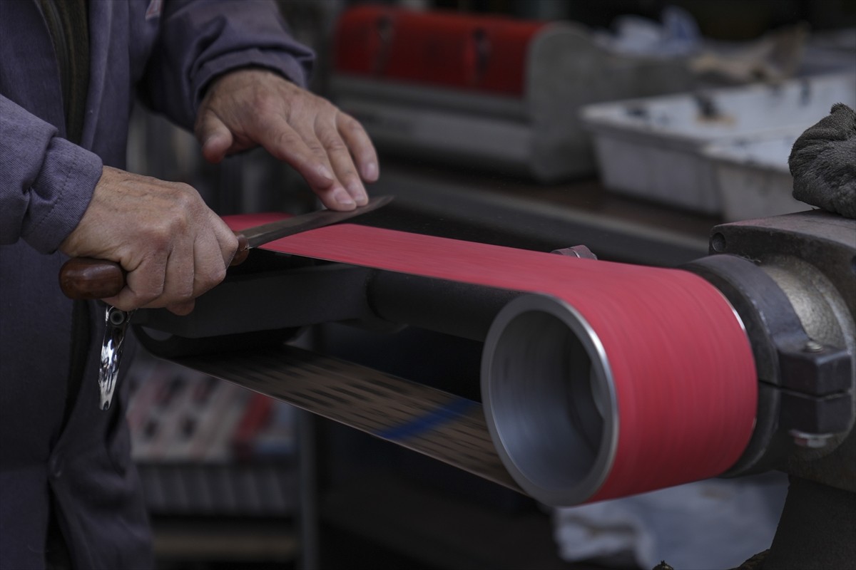 Kurban Bayramı'na sayılı günler kala vatandaşlar kurbanlık kesiminde kullanacağı bıçak, satır ve...