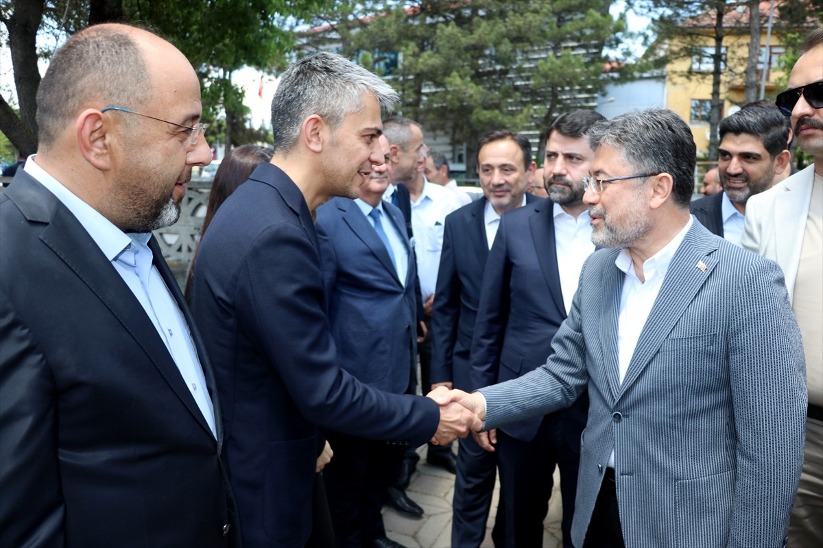 Tarım ve Orman Bakanı İbrahim Yumaklı, Karabük'ün Eflani ilçesindeki Barış Efe Parkı'nda...