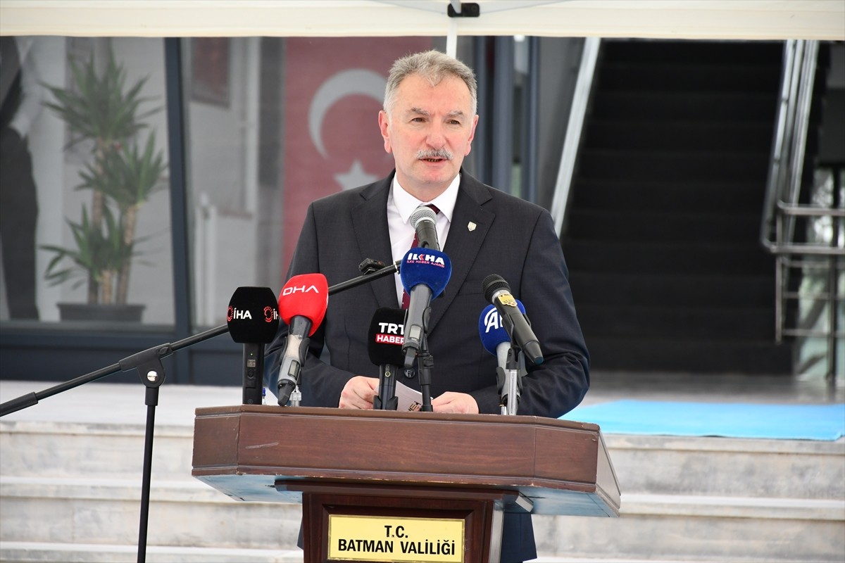 Tarım ve Orman Bakanı İbrahim Yumaklı, Batman'da Toprak Mahsulleri Ofisi (TMO) yeni hizmet binası...