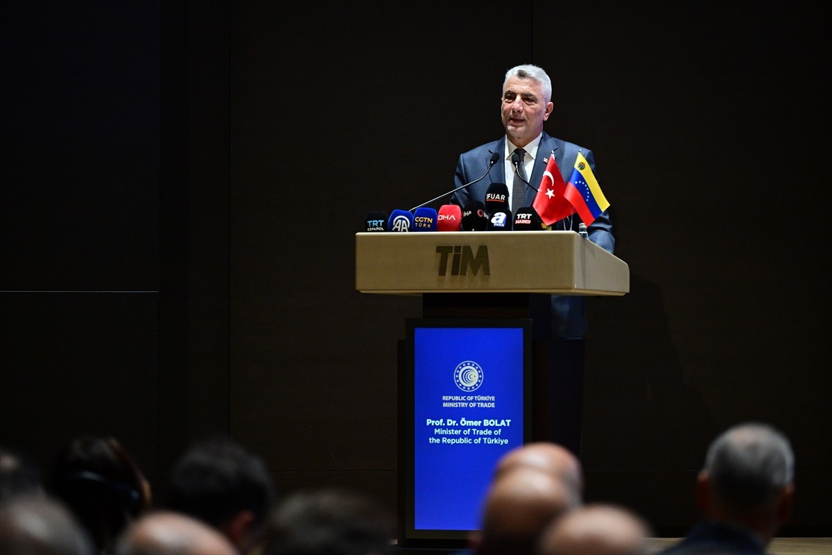 Ticaret Bakanı Prof. Dr. Ömer Bolat, Türkiye İhracatçılar Meclisi binasında gerçekleştirilen...