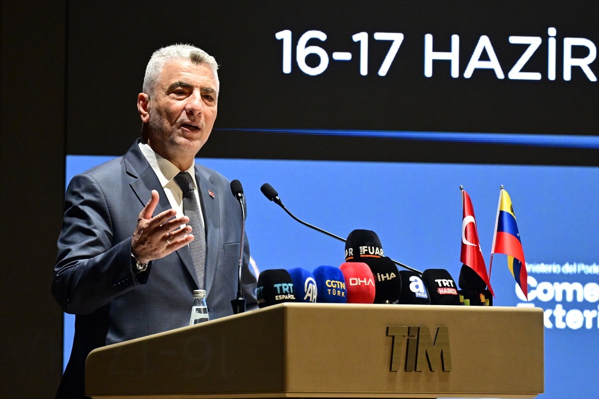 Ticaret Bakanı Prof. Dr. Ömer Bolat, Türkiye İhracatçılar Meclisi binasında gerçekleştirilen...
