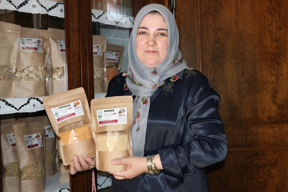 Bursa'nın Osmangazi ilçesi kırsal Doğancı Mahallesi'nde bir araya gelen kadınlar açtıkları...