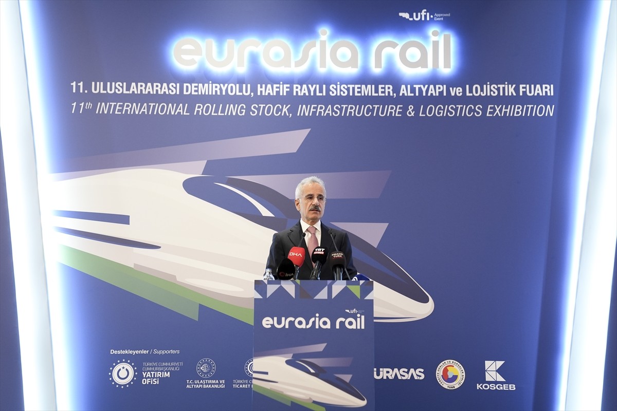 Ulaştırma ve Altyapı Bakanı Abdulkadir Uraloğlu, 11. Eurasia Rail Demiryolu, Hafif Raylı...