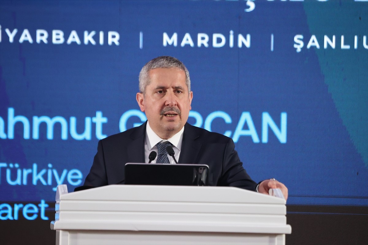 Ticaret Bakan Yardımcısı Mahmut Gürcan (Fotoğrafta), Ticaret Bakanlığınca esnaf ve sanatkarların...