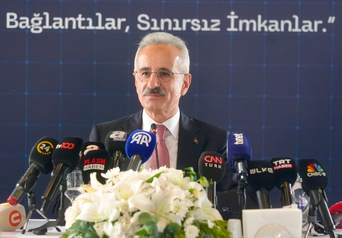 Ulaştırma ve Altyapı Bakanı Abdulkadir Uraloğlu, Karayolları Ortaköy Sosyal tesislerinde...