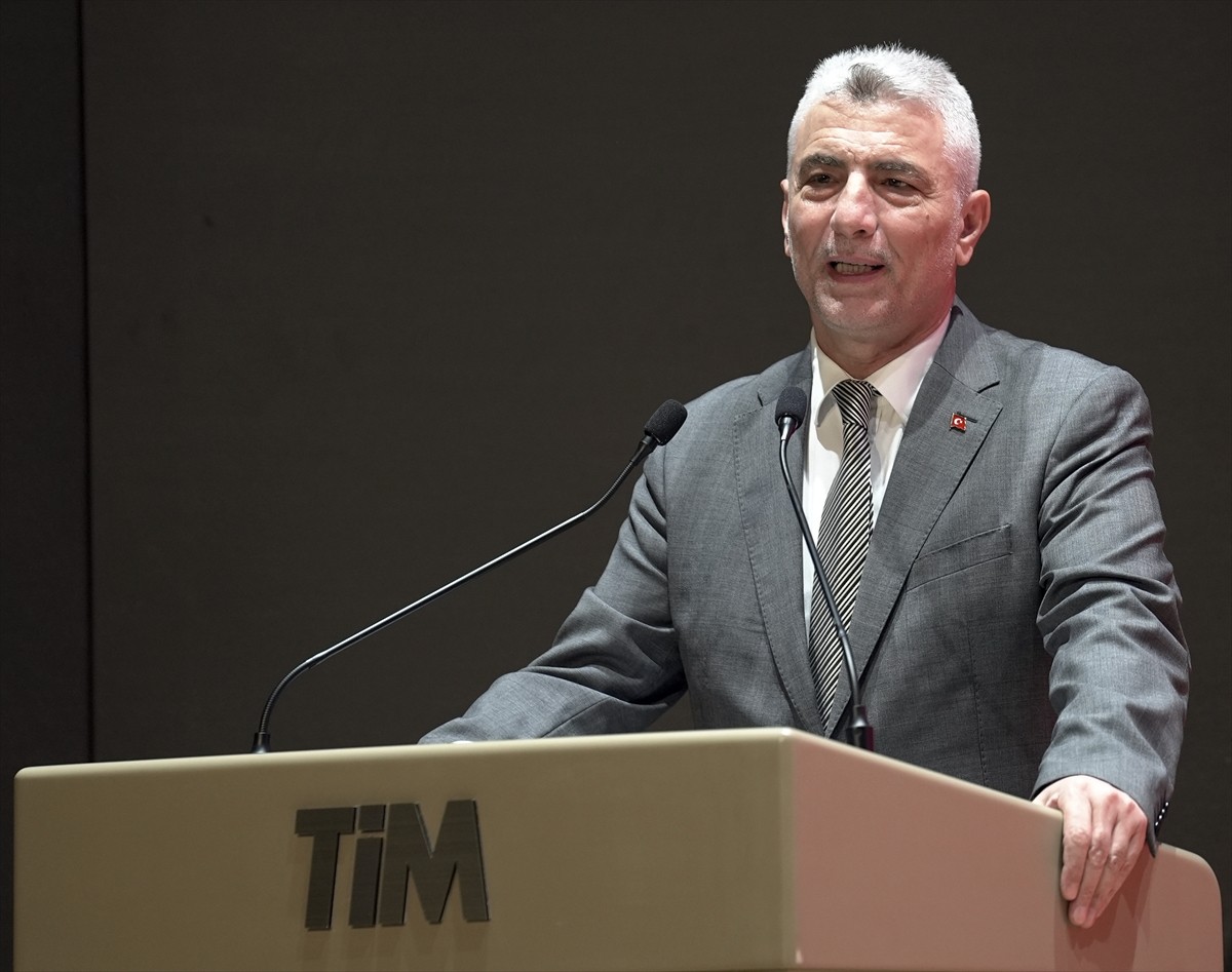 Ticaret Bakanı Ömer Bolat, Dış Ticaret Kompleksi'nde gerçekleştirilen Hizmet Sektörü Rekabet...