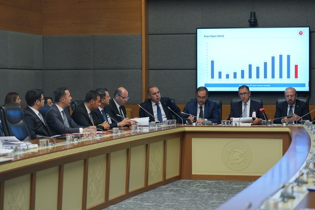 TPAO'nun 2021 ve 2022 yılı hesapları, TBMM Kamu İktisadi Teşebbüsleri (KİT) Komisyonu'nda...