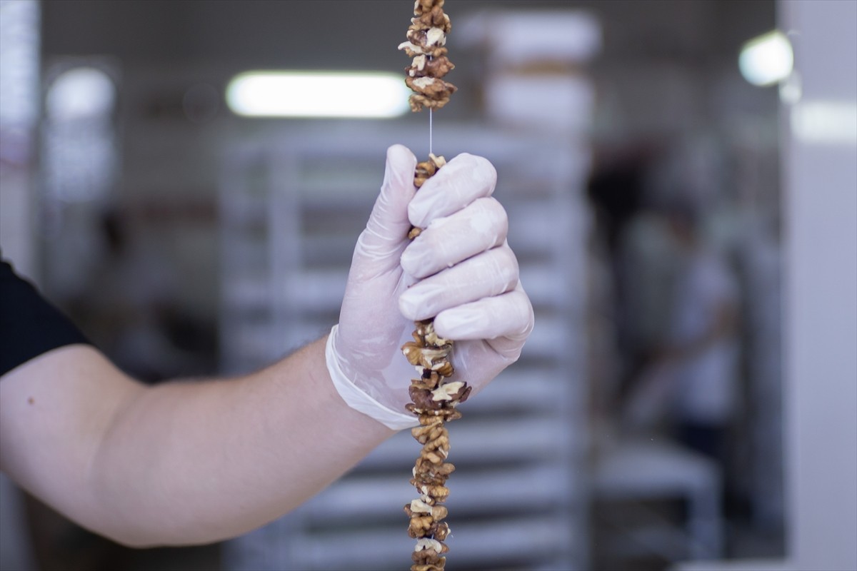 Çanakkale'nin Biga ilçesinde 55 yıldır geleneksel tarifle üretilen 