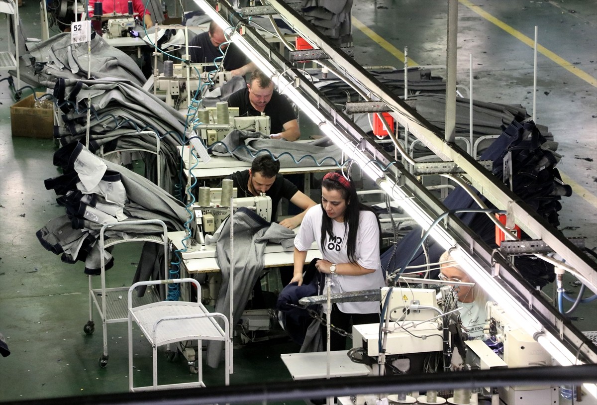 Babasından devraldığı tekstil atölyesini, Kayseri'den 35 ülkeye ihracat yapan fabrikaya dönüştüren...