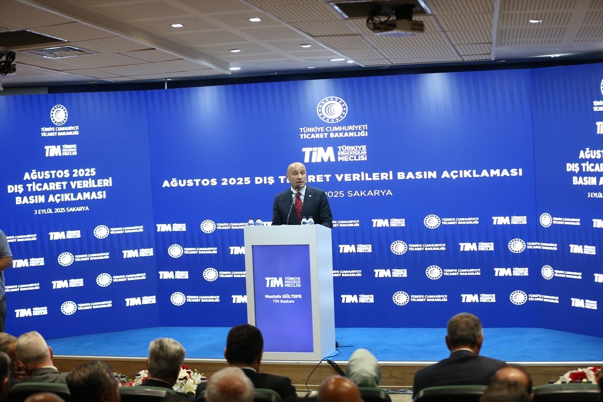 Türkiye İhracatçılar Meclisi (TİM) Başkanı Mustafa Gültepe, Sakarya Ticaret ve Sanayi Odası'nda...