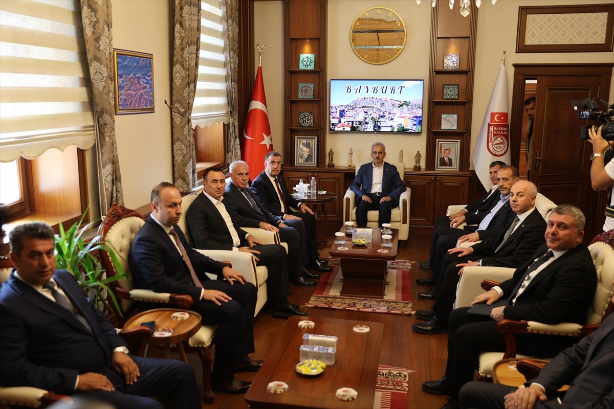 Ulaştırma ve Altyapı Bakanı Abdulkadir Uraloğlu (ortada), çeşitli ziyaretlere katılmak üzere...