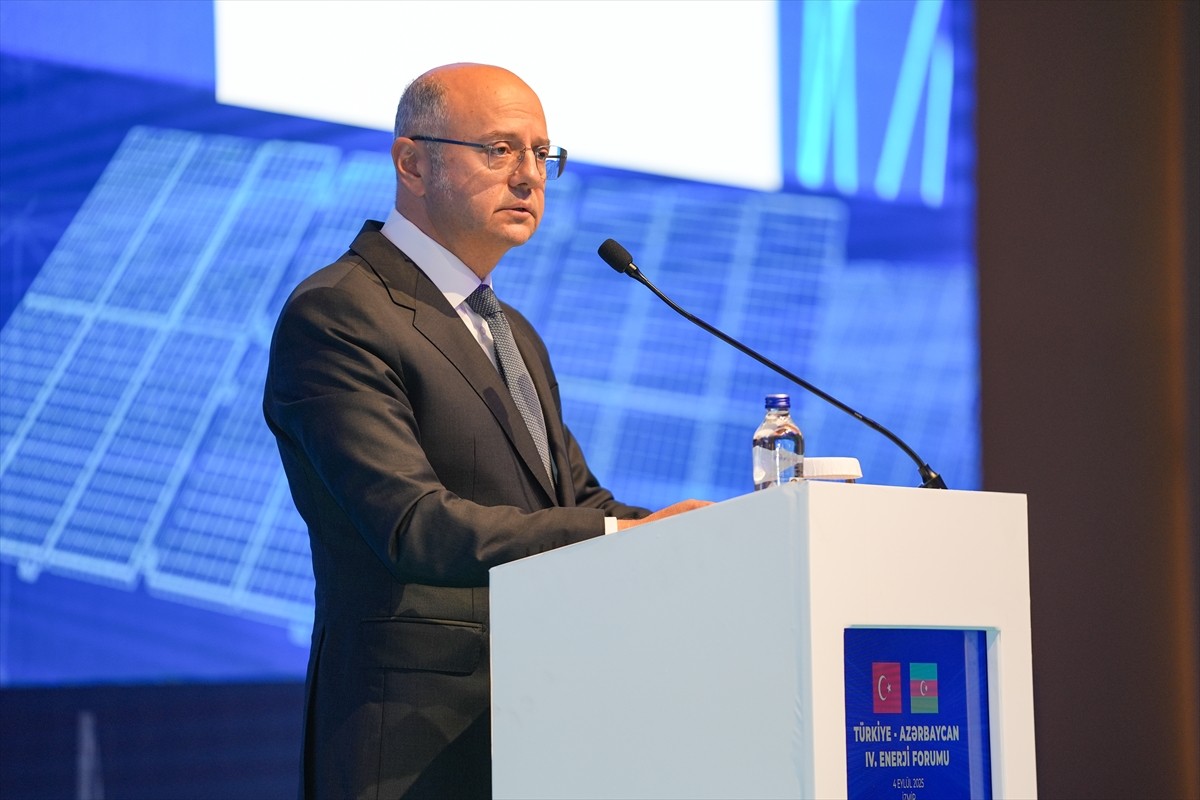 İzmir'de bir otelde Türkiye Rüzgar Enerjisi Kongresi (TÜREK 2025) kapsamında Türkiye-Azerbaycan 4....