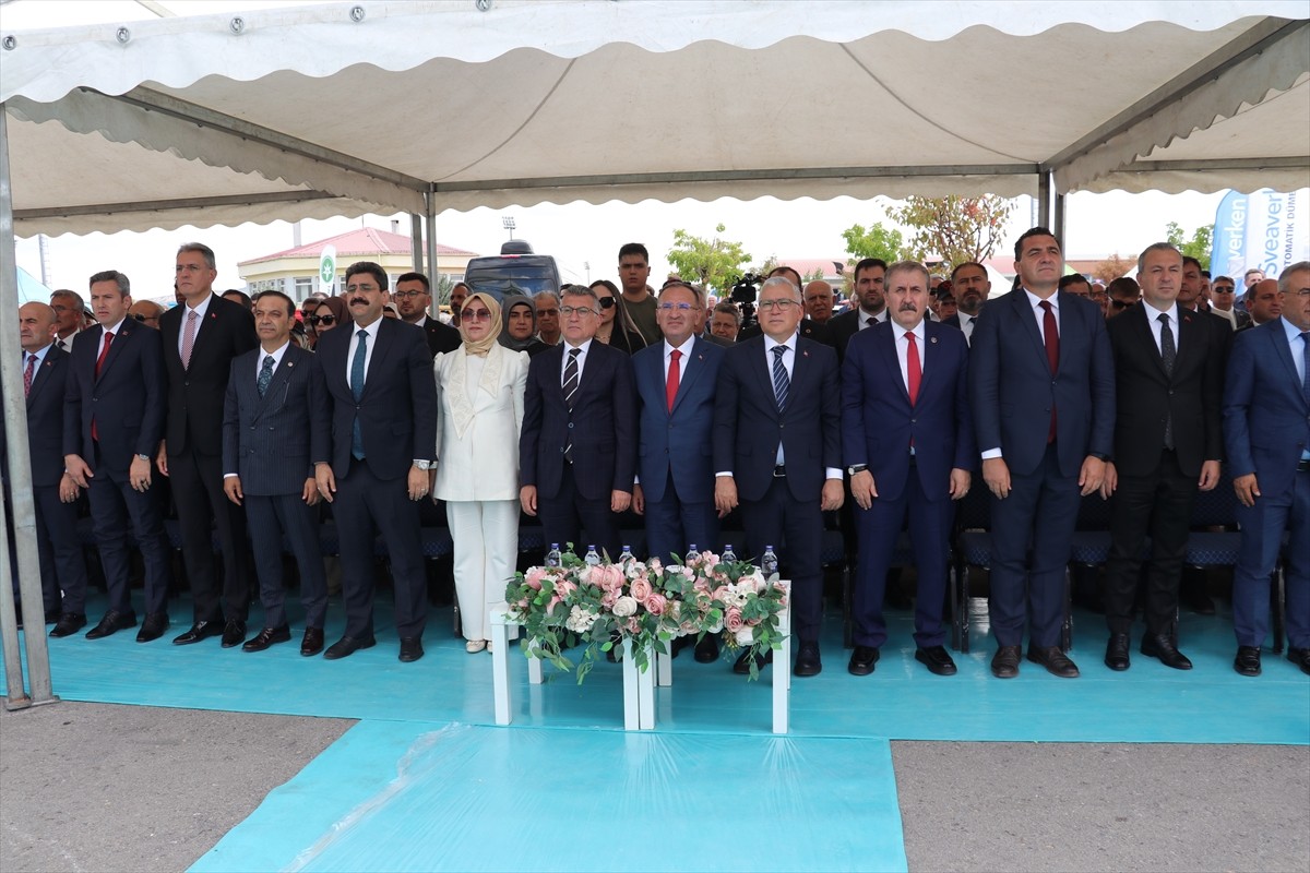 TBMM Başkanvekili Bekir Bozdağ (sol 6), Sivas Kongresi'nin 106. yıl dönümü etkinlikleri kapsamında...