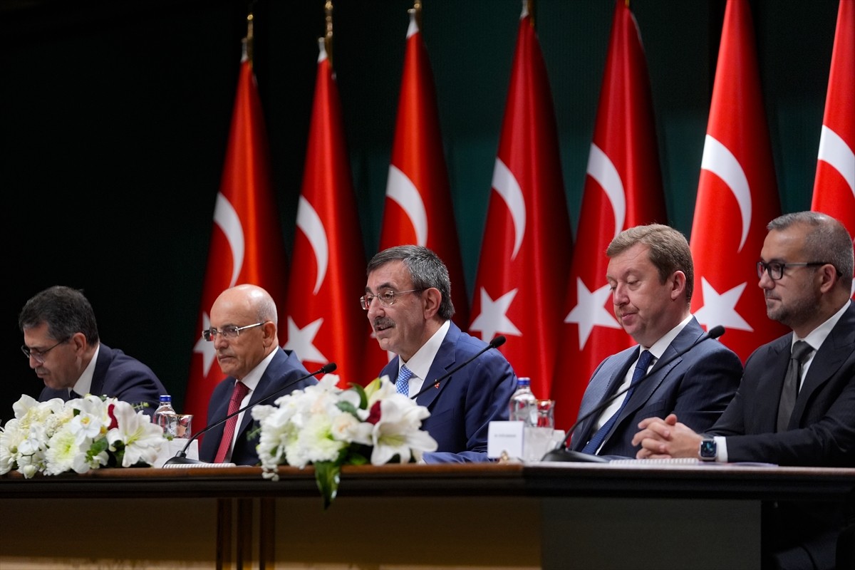 Cumhurbaşkanı Yardımcısı Cevdet Yılmaz, Cumhurbaşkanlığı Külliyesi'nde, Resmi Gazete'de...