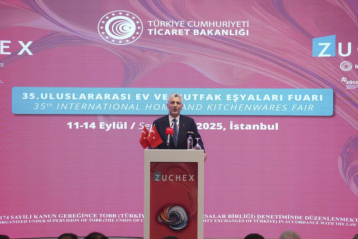 Ticaret Bakanı Ömer Bolat, Tüyap Fuar ve Kongre Merkezi'nde düzenlenen 35. Uluslararası Ev ve...