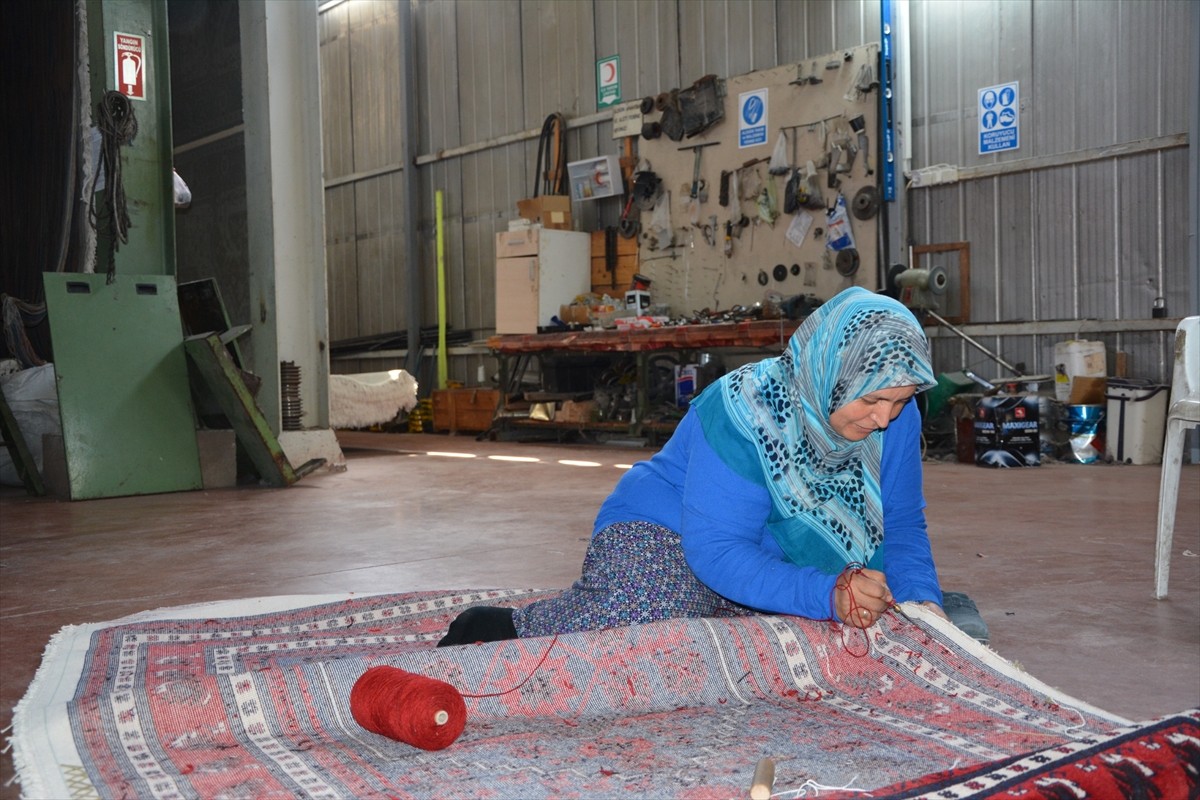 Türkiye'de cami ve el dokuma halıcılığının önemli merkezlerinden Manisa'nın Demirci ilçesinde...
