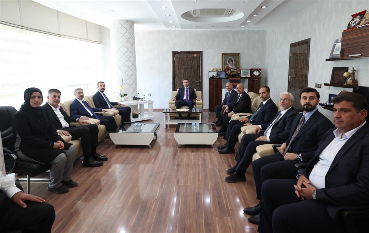 Enerji ve Tabii Kaynaklar Bakanı Alparslan Bayraktar, Adıyaman Ticaret ve Sanayi Odası'nda (ATSO)...