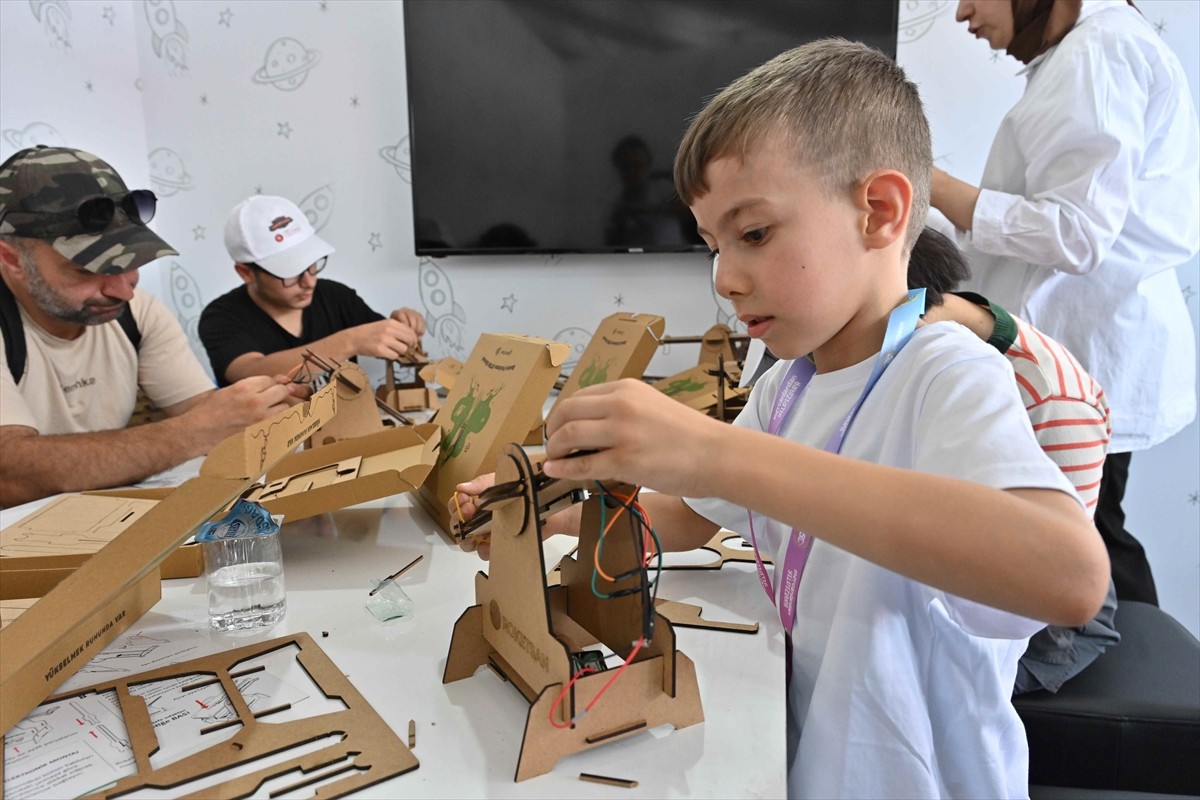 Türkiye'nin roket ve füze üretim merkezi Roketsan, dünyanın en büyük havacılık, uzay ve teknoloji...