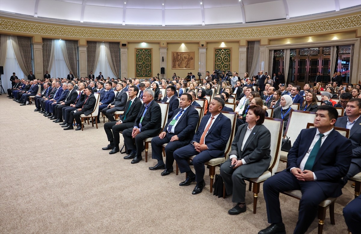 Cumhurbaşkanı Yardımcısı Cevdet Yılmaz (ortada), Kırgızistan ziyareti kapsamında, Kırgızistan...