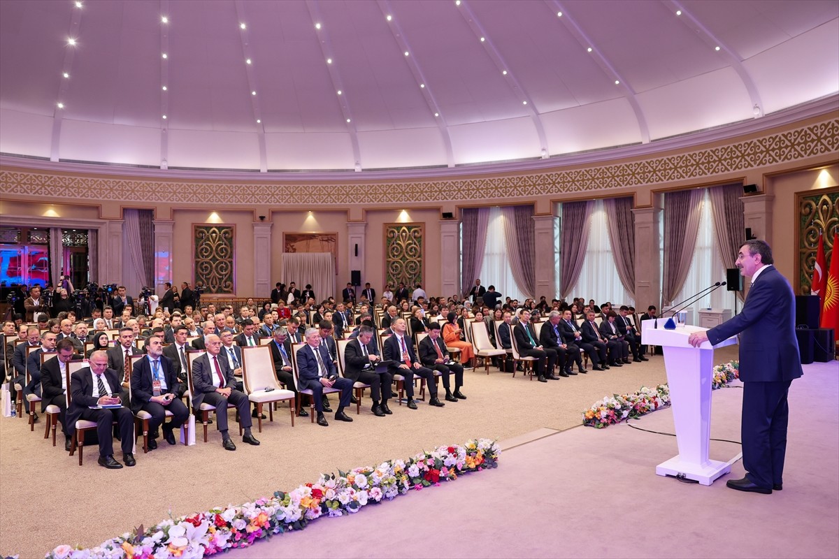 Cumhurbaşkanı Yardımcısı Cevdet Yılmaz (ortada), Kırgızistan ziyareti kapsamında, Kırgızistan...