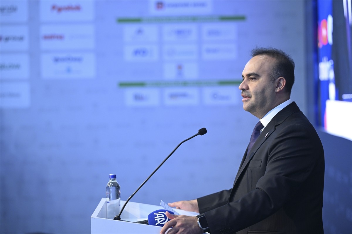 Sanayi ve Teknoloji Bakanı Mehmet Fatih Kacır, İstanbul Fuar Merkezi'ndeki 9. Uluslararası...