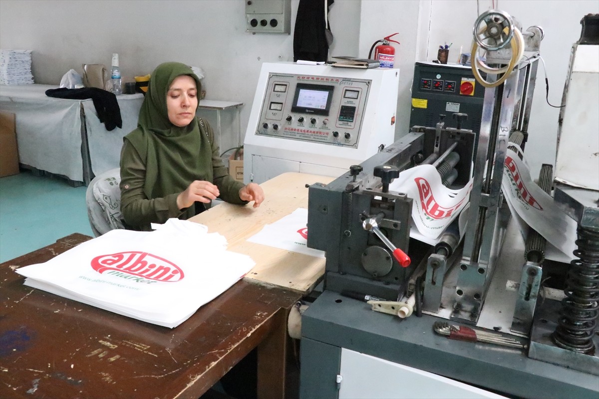 Yozgat'ın Çayıralan ilçesinde yaşayan 37 yaşındaki 2 çocuk annesi Nihal Aknur, aylık ürettiği 3...